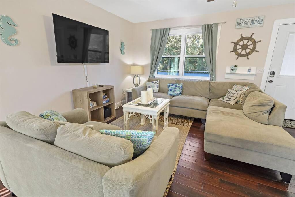 Casa Arena Relaxing Beach House w/ Patio - Housity