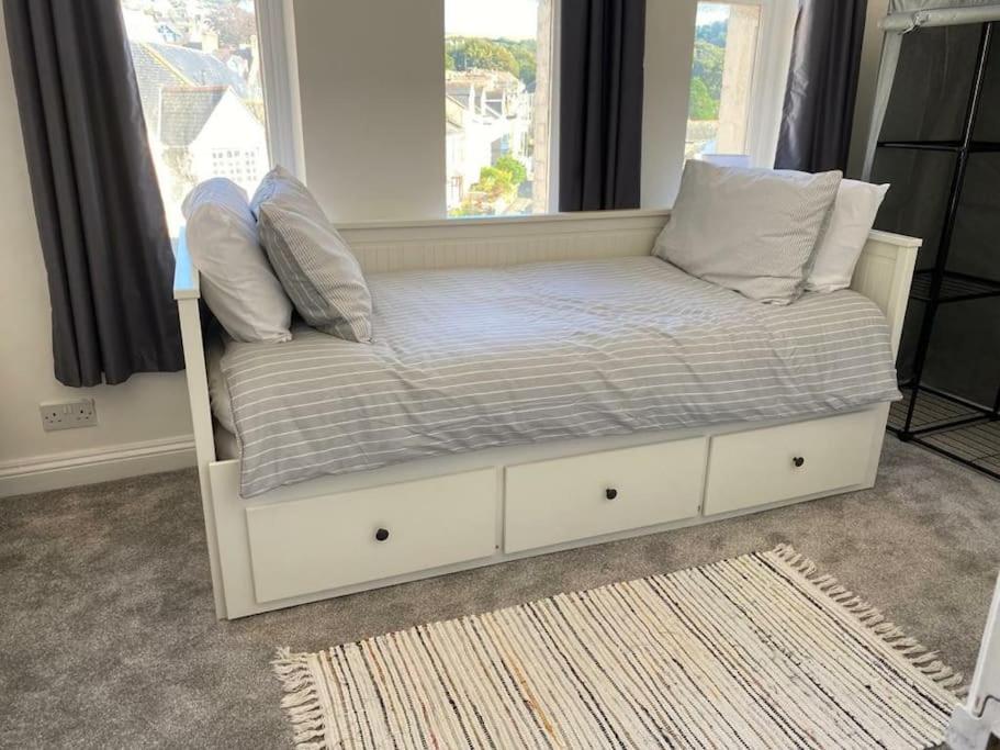 Ilfracombe Beautiful Apartment - Housity