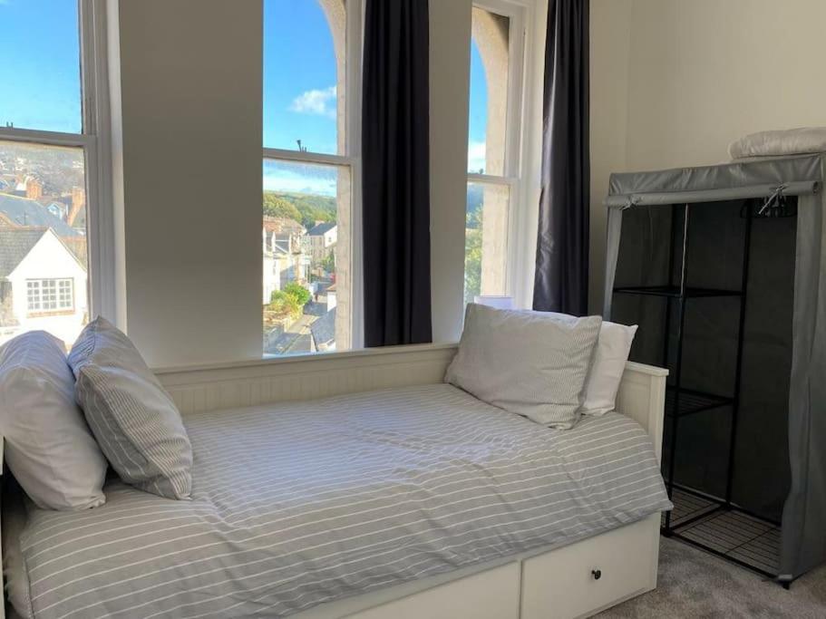 Ilfracombe Beautiful Apartment - Housity