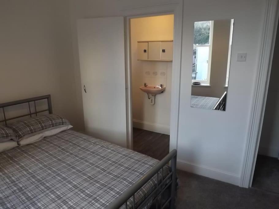 Ilfracombe Beautiful Apartment - Housity