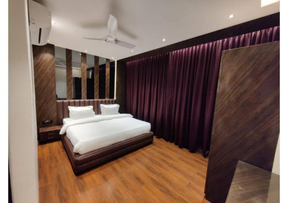RedhomeX CASA Chino 7BHK - Housity