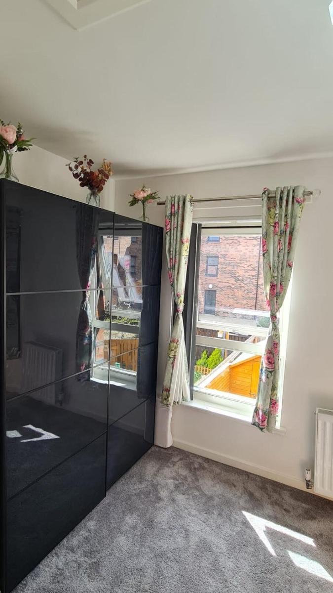 Beautiful 2 Bedroom House in Edinburgh - Housity