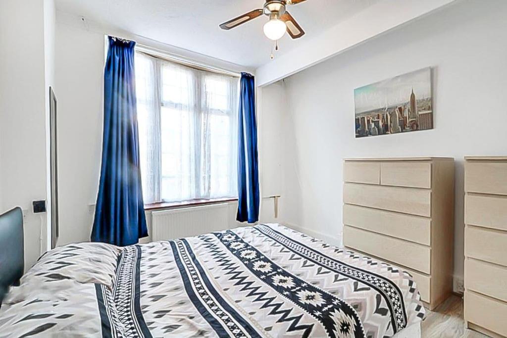 Luxury 7 beds 5 baths detached house with parking - Housity