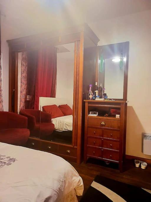 Pantin : appartement soy ,Salon-cuisine, Chambre - Housity