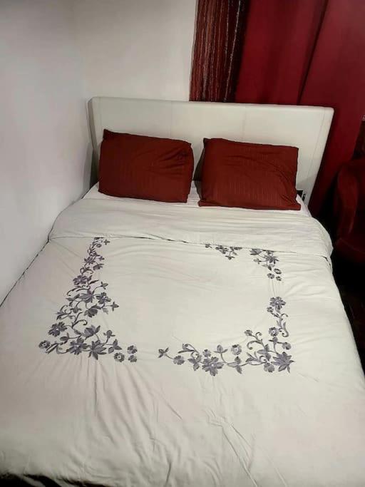 Pantin : appartement soy ,Salon-cuisine, Chambre - Housity