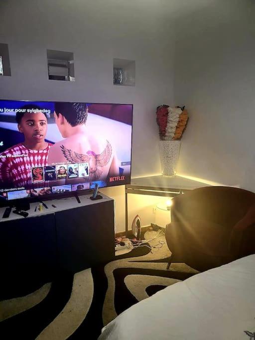 Pantin : appartement soy ,Salon-cuisine, Chambre - Housity