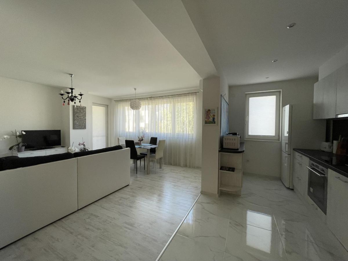 Suitetrails - Bright & Spacious 1BD Flat with a Cute Balcony