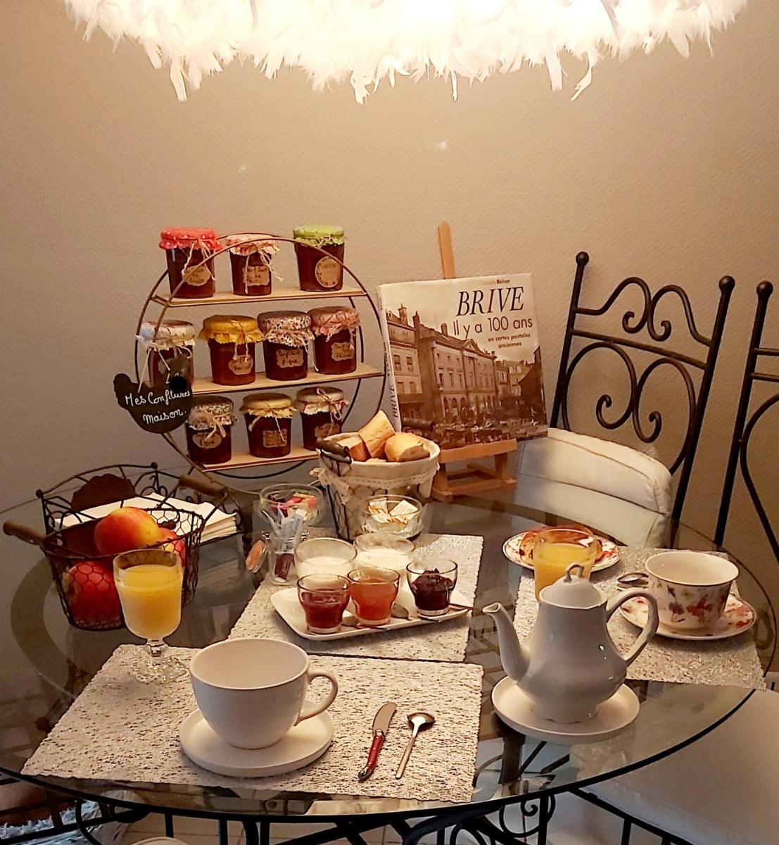 Chambre climatisée au cœur de brive avec téléviseur connecté wifi Netflix - Housity