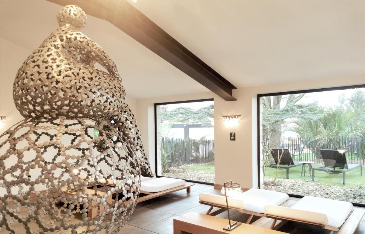 Coin salon dans l'établissement Le Clos Saint-Martin Hôtel & Spa