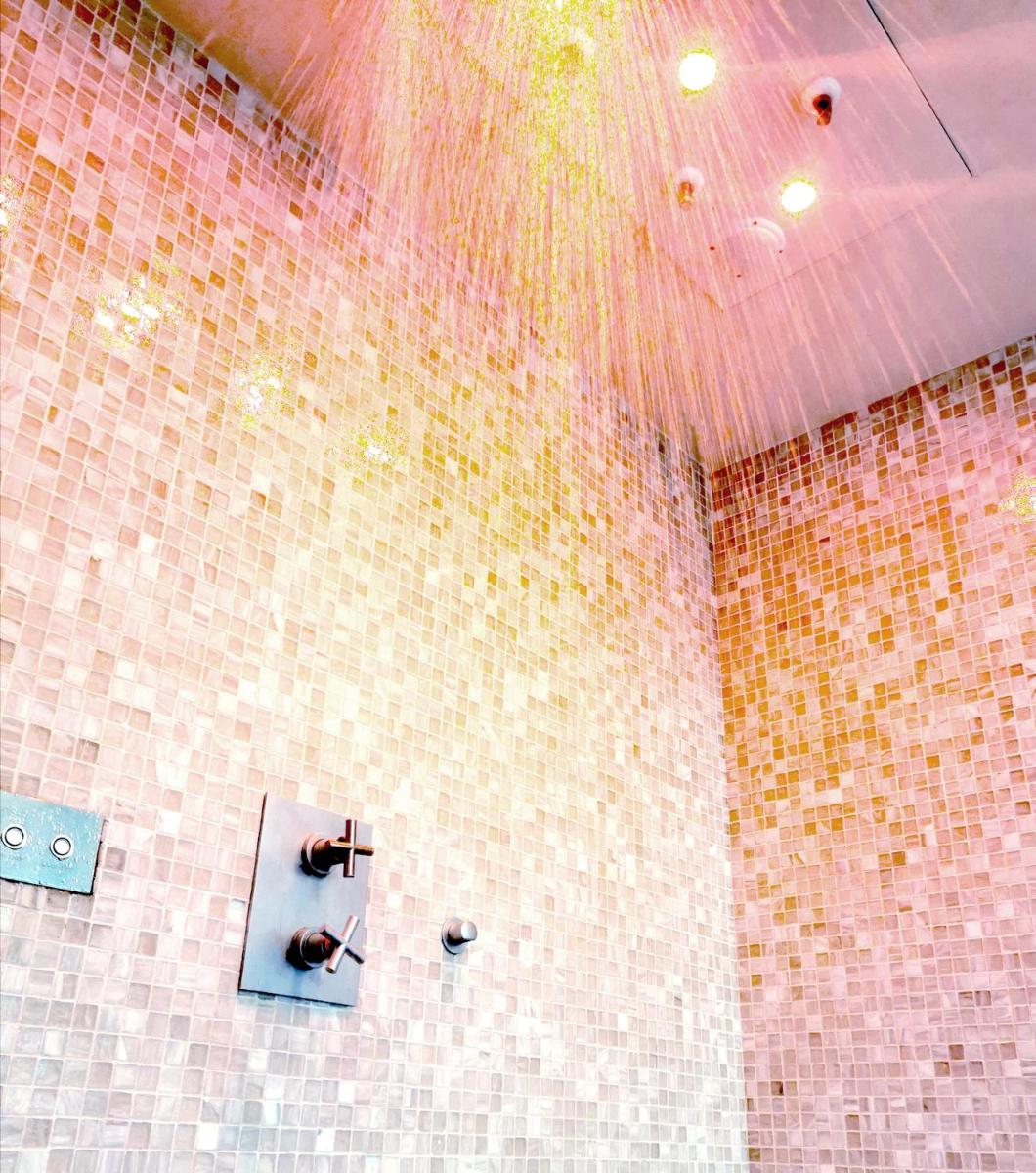 Salle de bains dans l'établissement Le Clos Saint-Martin Hôtel & Spa