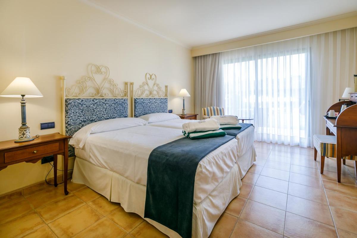 Cama o camas de una habitación en La Quinta Menorca by PortBlue Boutique - Adults Only