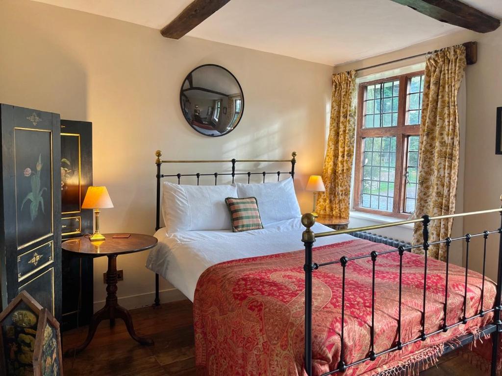 Moat Farm House - Housity