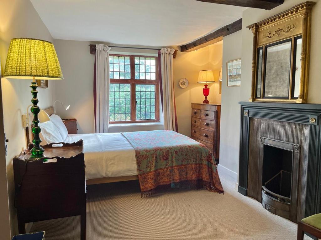 Moat Farm House - Housity