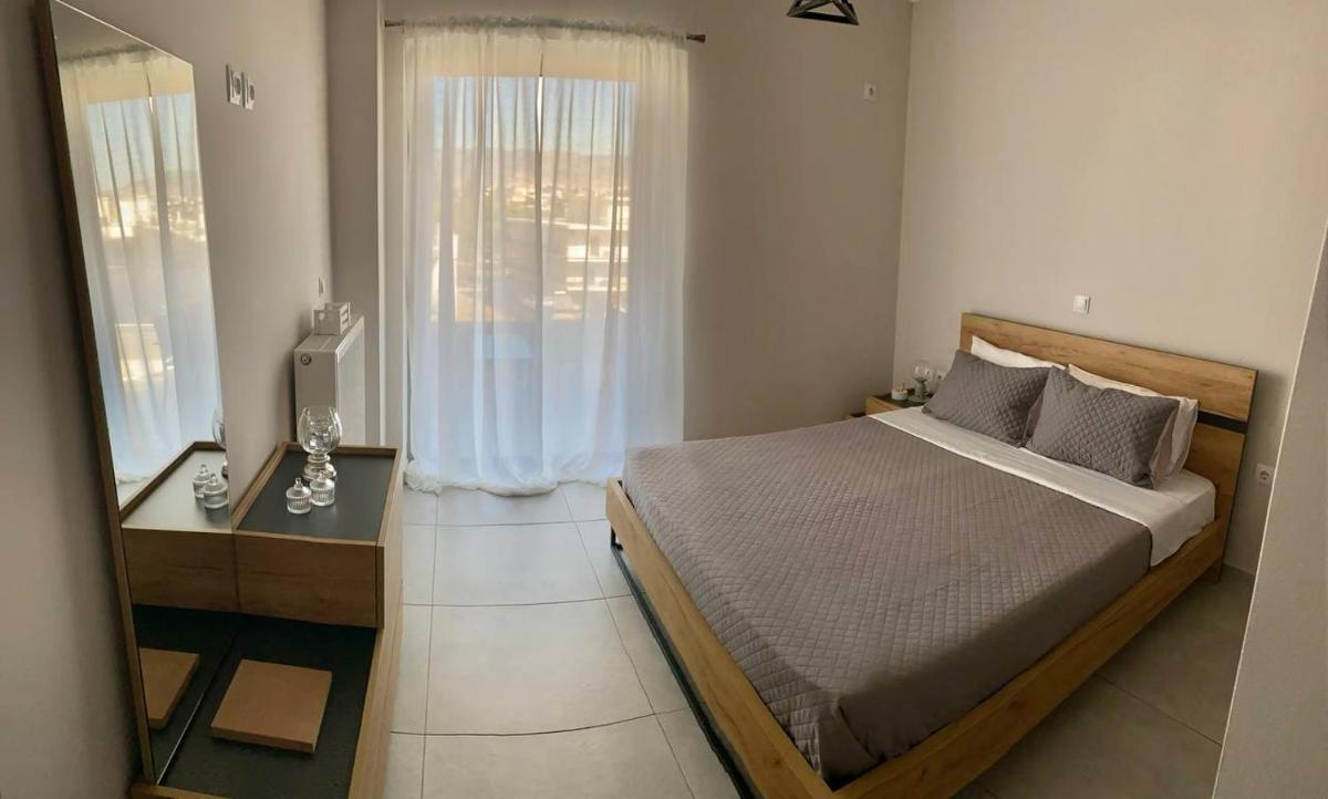 Eleusis Luxury Flat park in yard - Housity