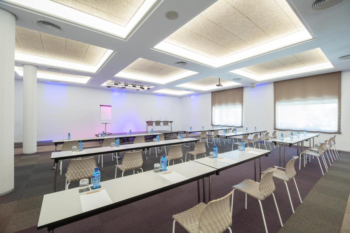 Zona business o sala de conferencias en RH Bayren Hotel & Spa 4* Sup
