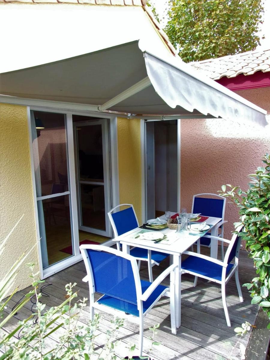 36 m with terrace and pool near beach - Housity