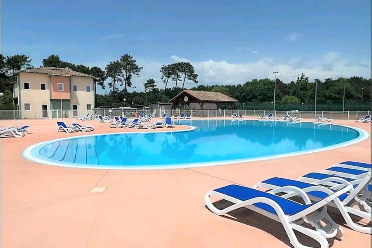 36 m with terrace and pool near beach - Housity