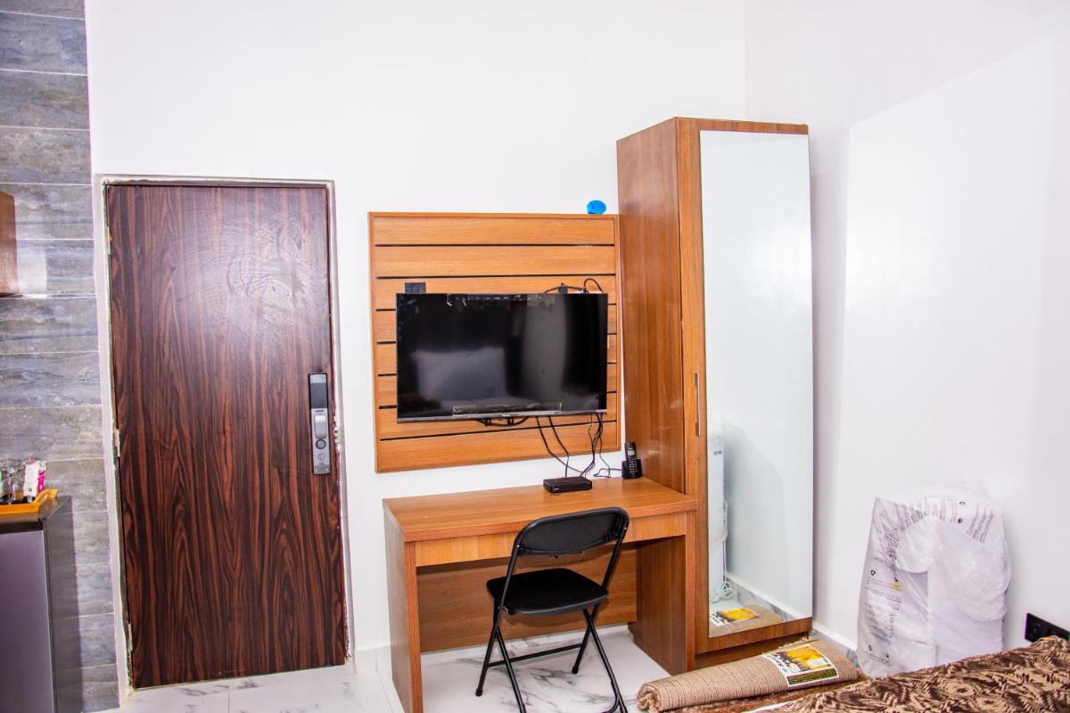 NIFEWAT APARTMENT leed studio apartment with gym, Netflix and WiFi - Housity