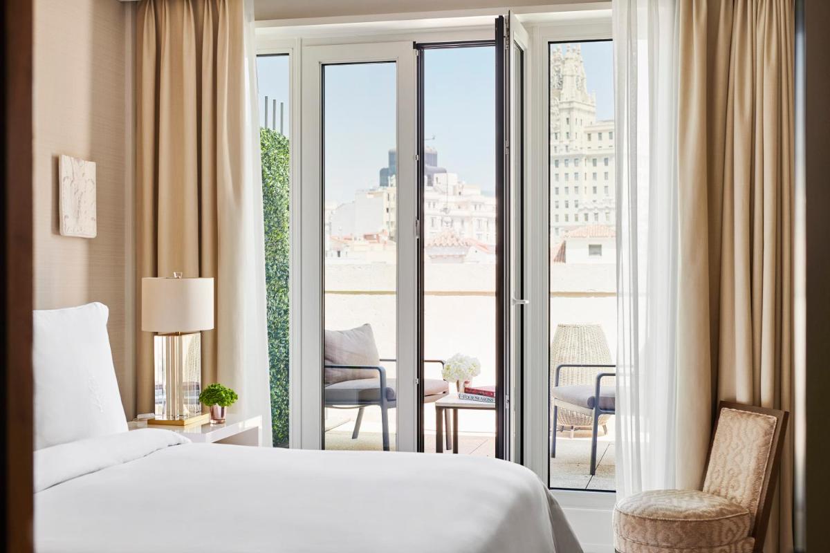 Cama o camas de una habitación en Four Seasons Hotel Madrid