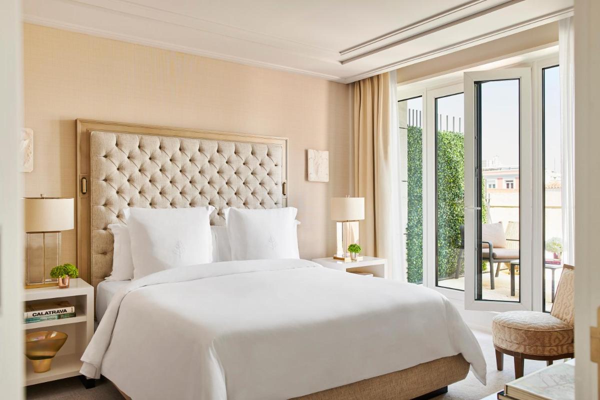 Cama o camas de una habitación en Four Seasons Hotel Madrid