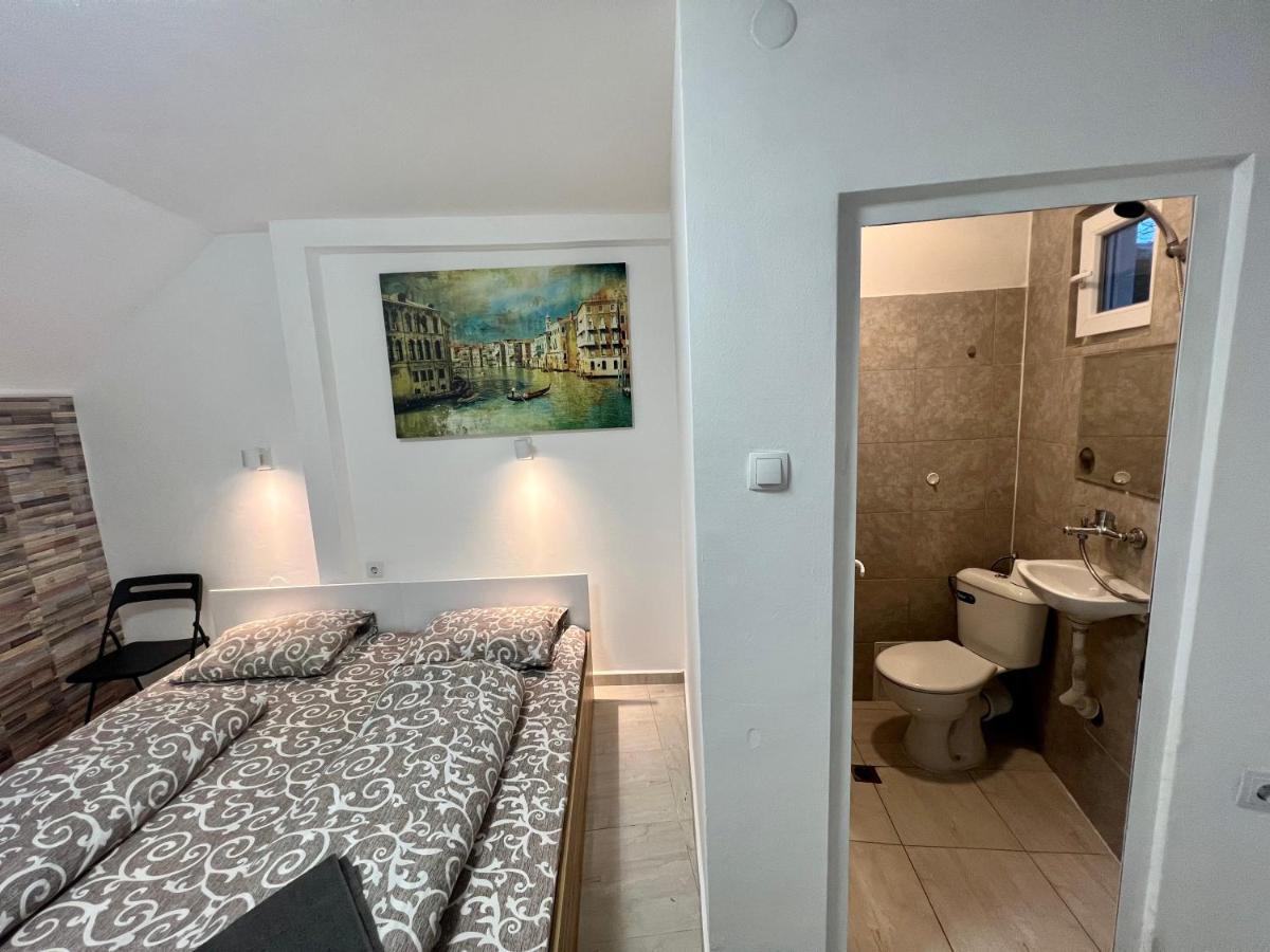 The rainbow 1 & free motorcycle parking - Housity