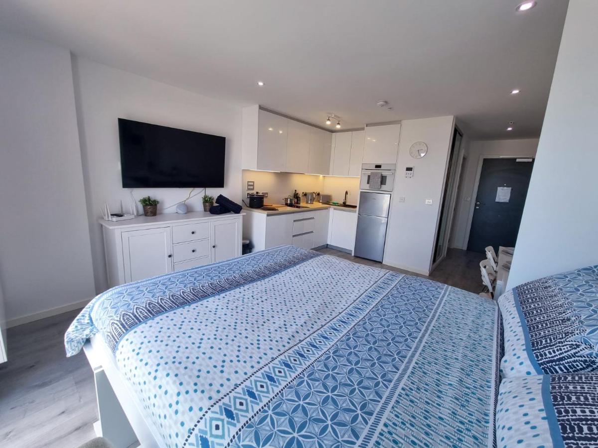 Top Floor Studio - The Hub Gibraltar - Self Catering - Housity