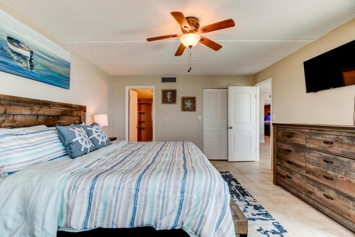 Oceanfront Sunrise 2 Bed 2 Bath Condo with Pool - Housity