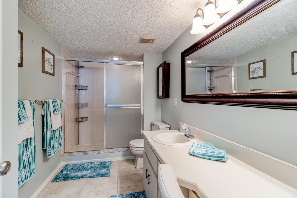 Oceanfront Sunrise 2 Bed 2 Bath Condo with Pool - Housity