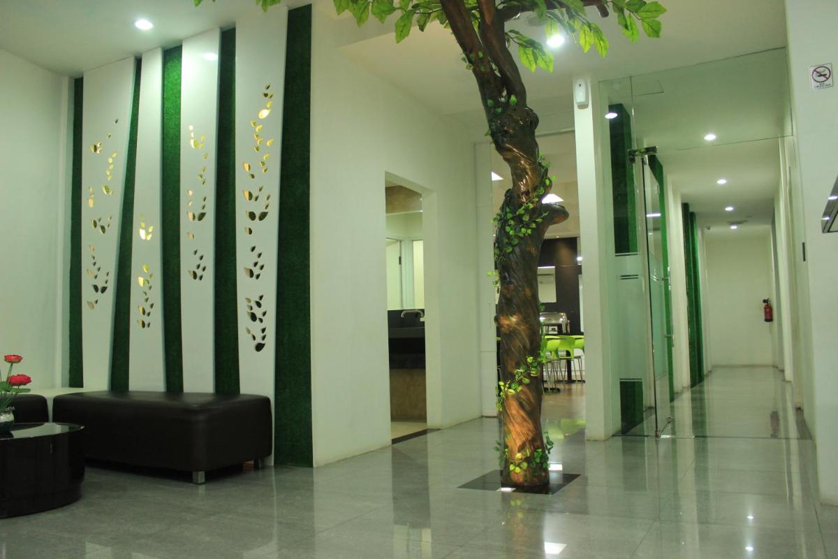 Evan Hotel - Non Smoking - Housity