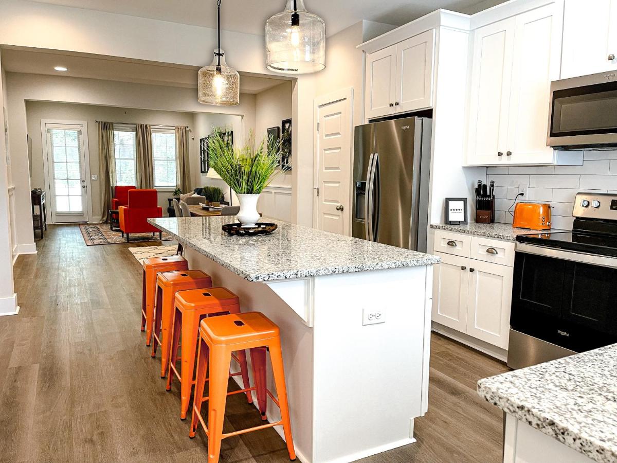 Don’t Miss This Beautiful Home! Great Location! - Housity