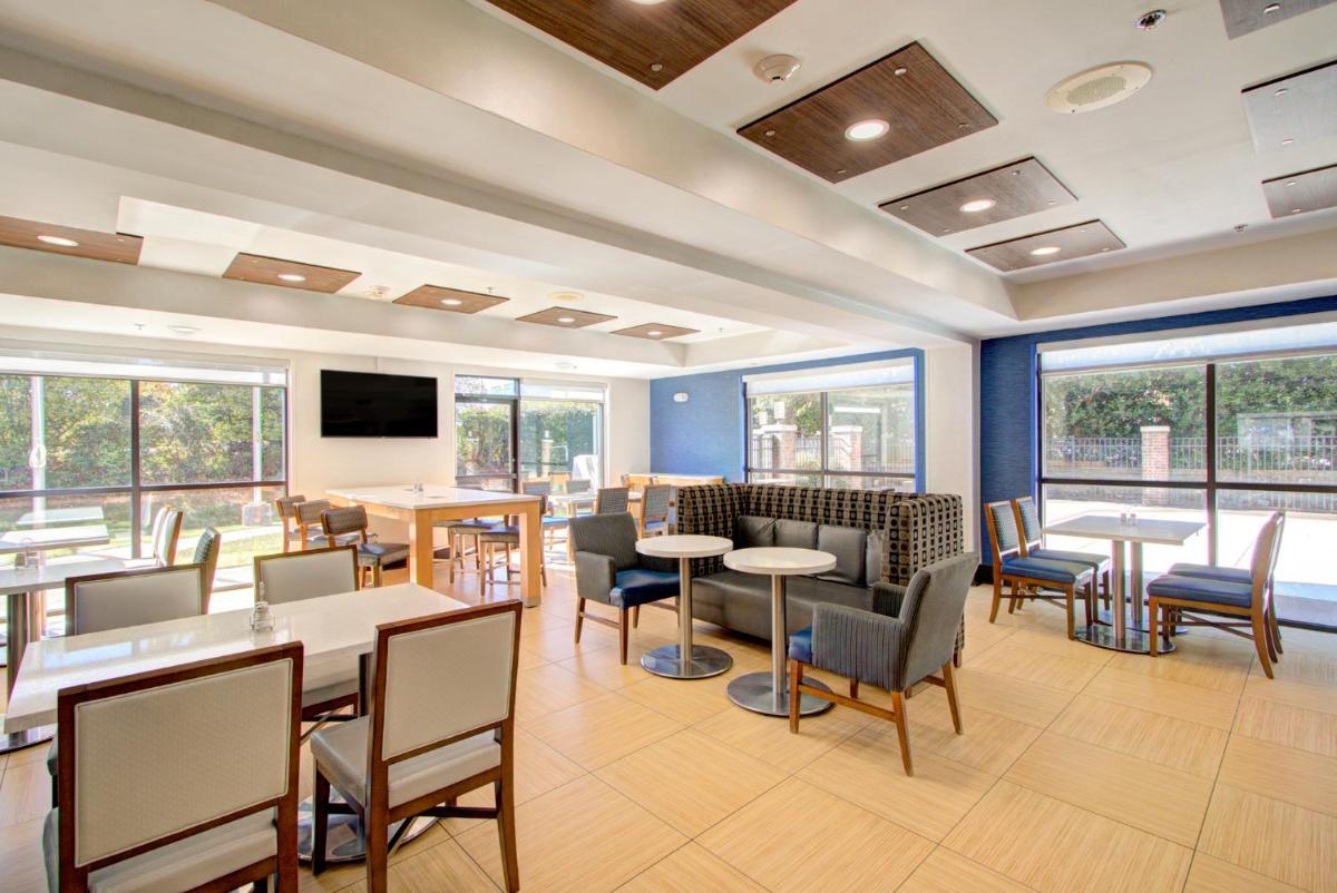 Holiday Inn Express & Suites Charlotte-Concord-I-85 by IHG - Housity