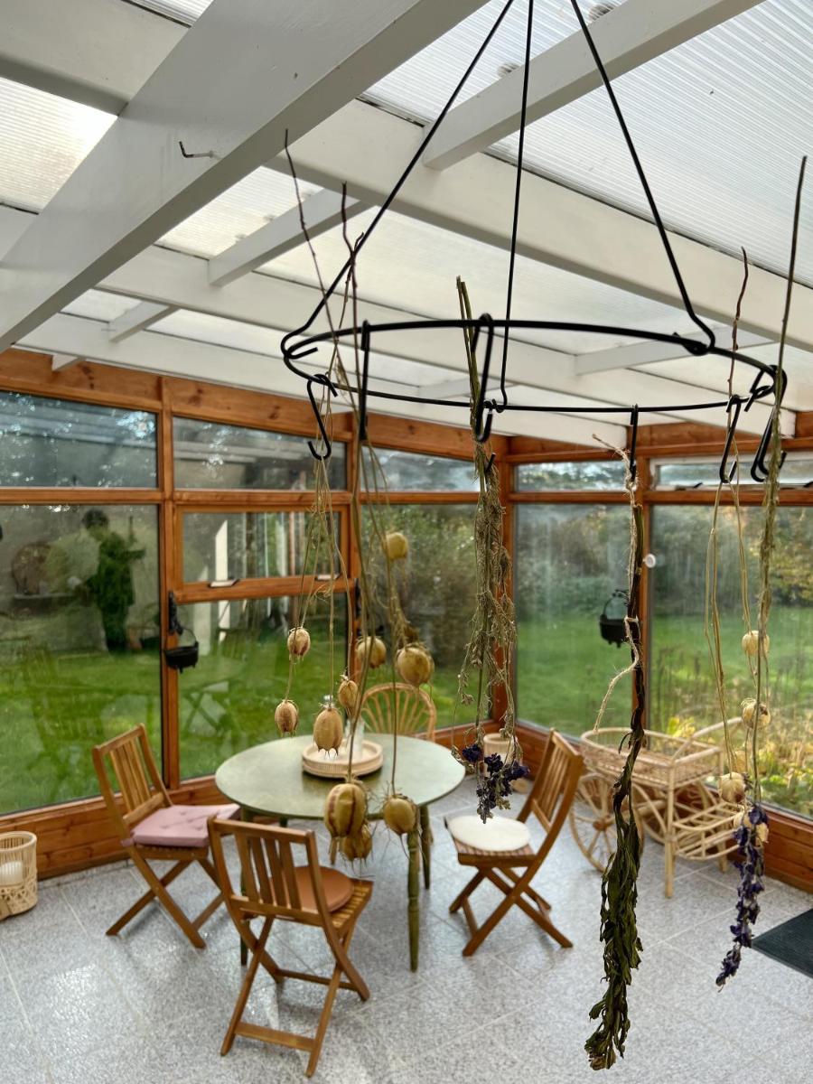 House with a magical garden and sunroom - Housity
