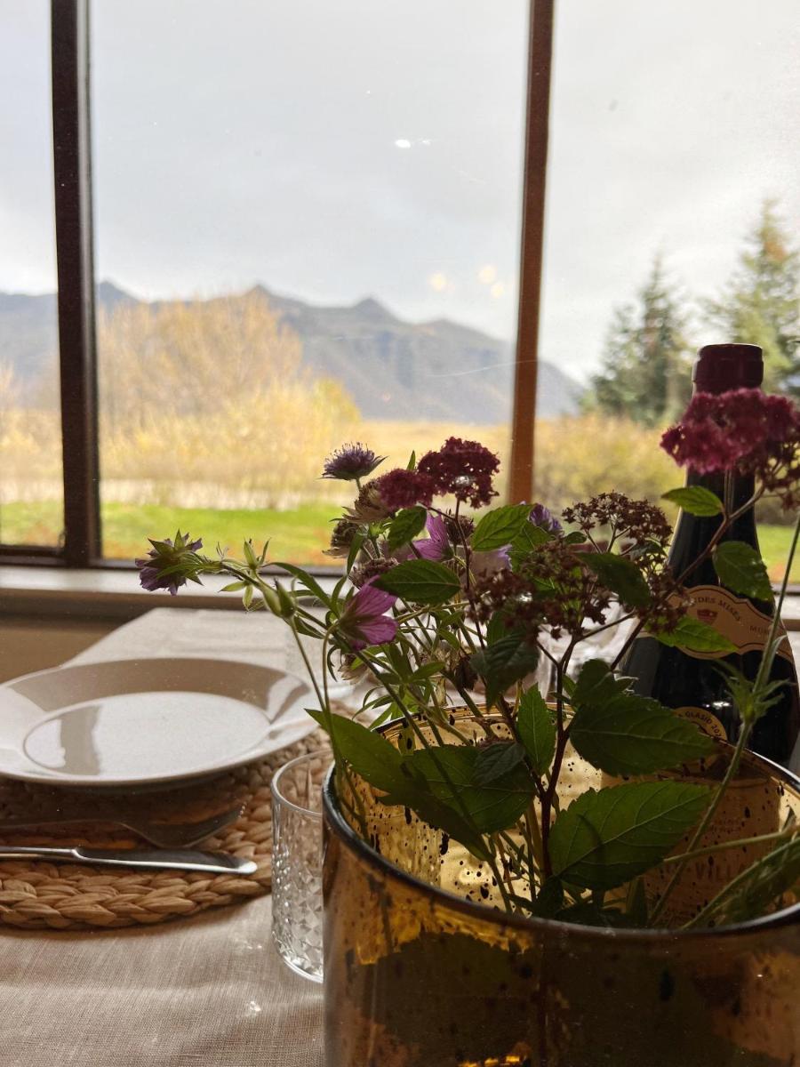 House with a magical garden and sunroom - Housity