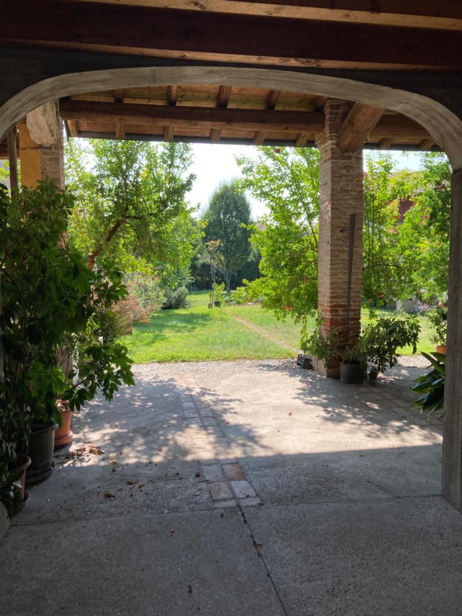 Beautiful Village Cottage - Housity