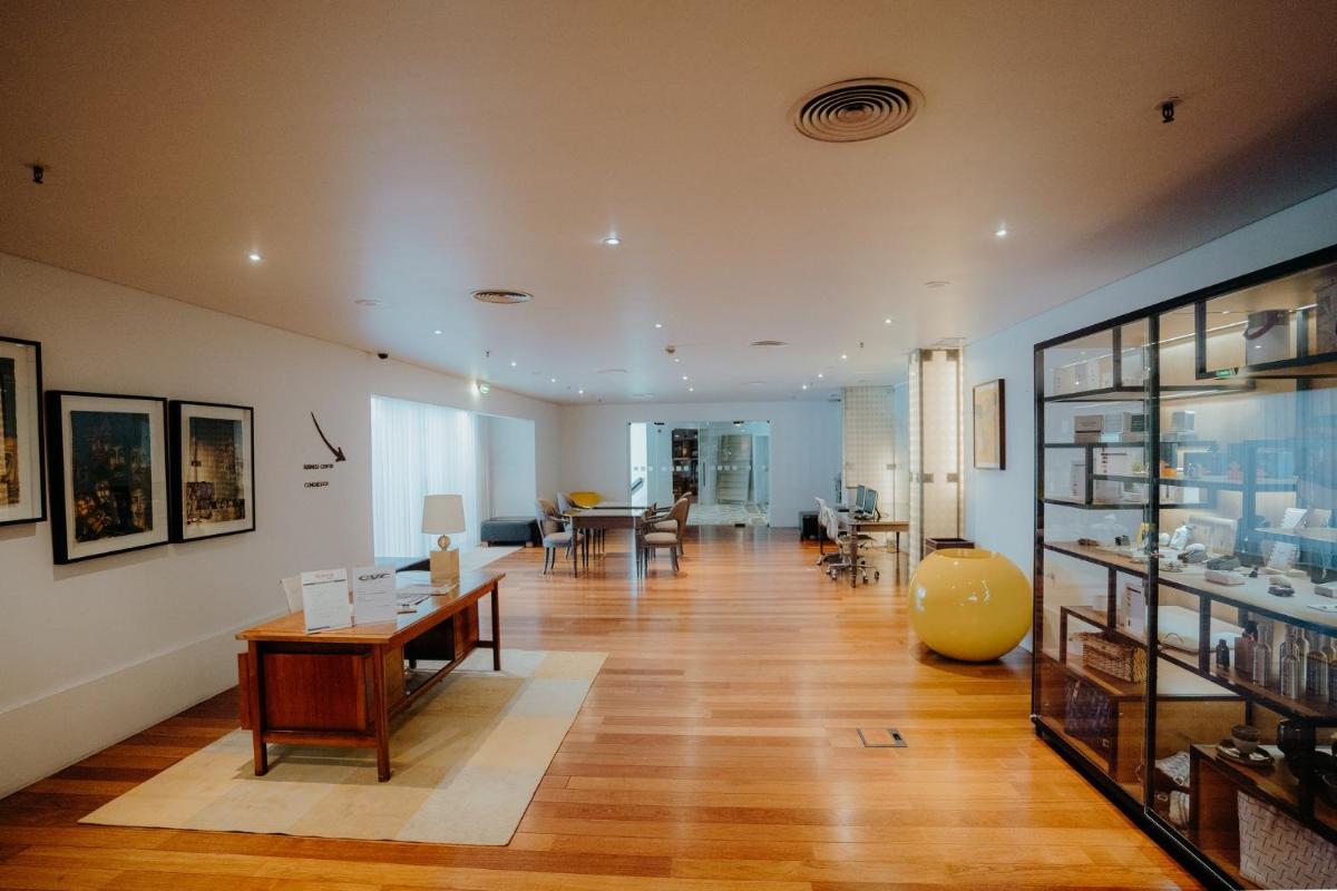 Uma área de estar em Holiday Inn Porto Gaia by IHG