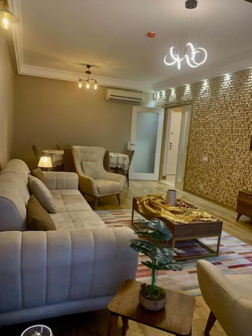 عنوان الفخامة والأناقة بأرقي مجمعات Başakşehir الفاخرة غرفتين وصاله - Housity