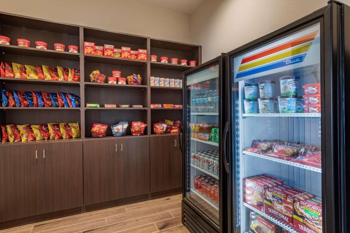 Best Western Plus Desert View Inn & Suites - Housity