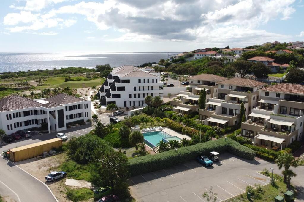 The beach House- 1Room Apartment at Blue Bay resort - Housity