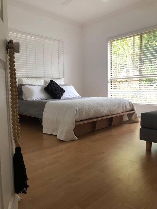 Villa Rosa Spacious home with stunning ocean views - Housity