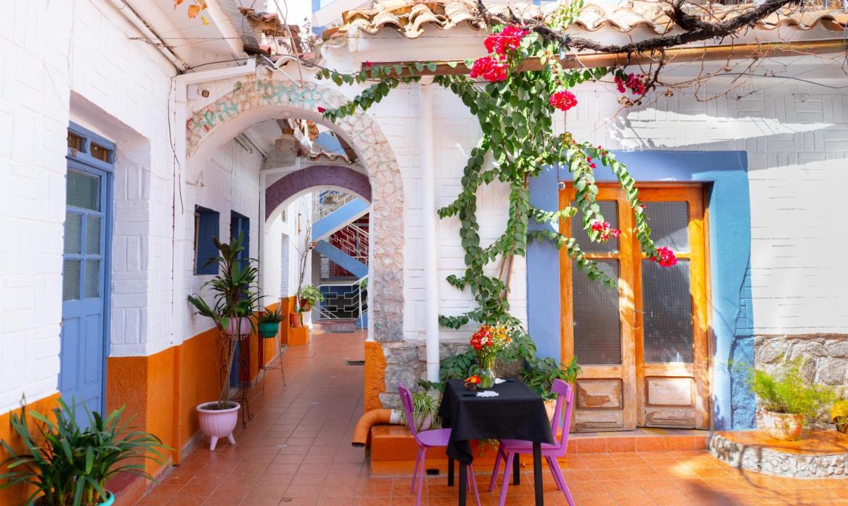 Hostal Zeballos - Housity