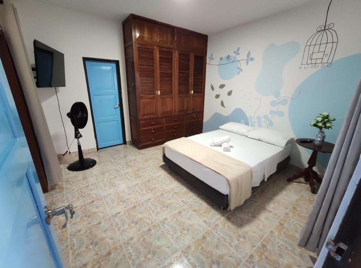 Hostal Colors - Housity