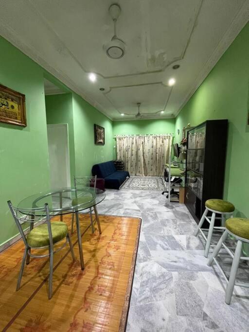 3 Bedrooms apartment with free parking - Housity