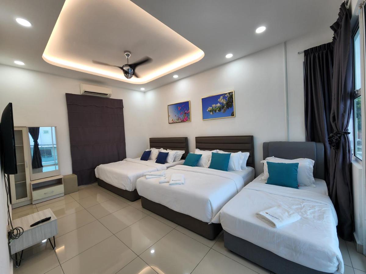 Desaru Brown House Pool-Table Tennis-KTV-BBQ-Disney-Netflix-Home Theatre - Housity
