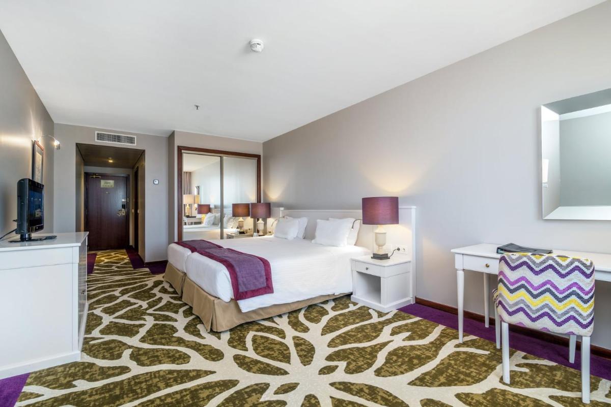 Uma cama ou camas num quarto em Holiday Inn Porto Gaia by IHG