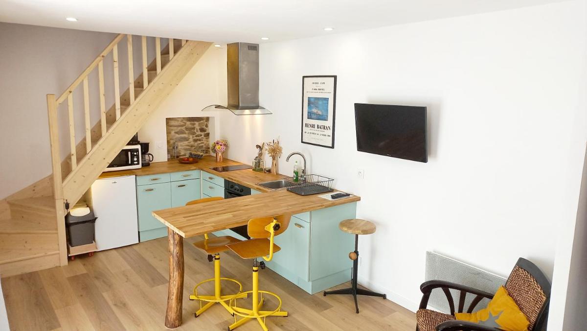 Le Gîte du Puy et son jardin au bord de l'eau - Housity