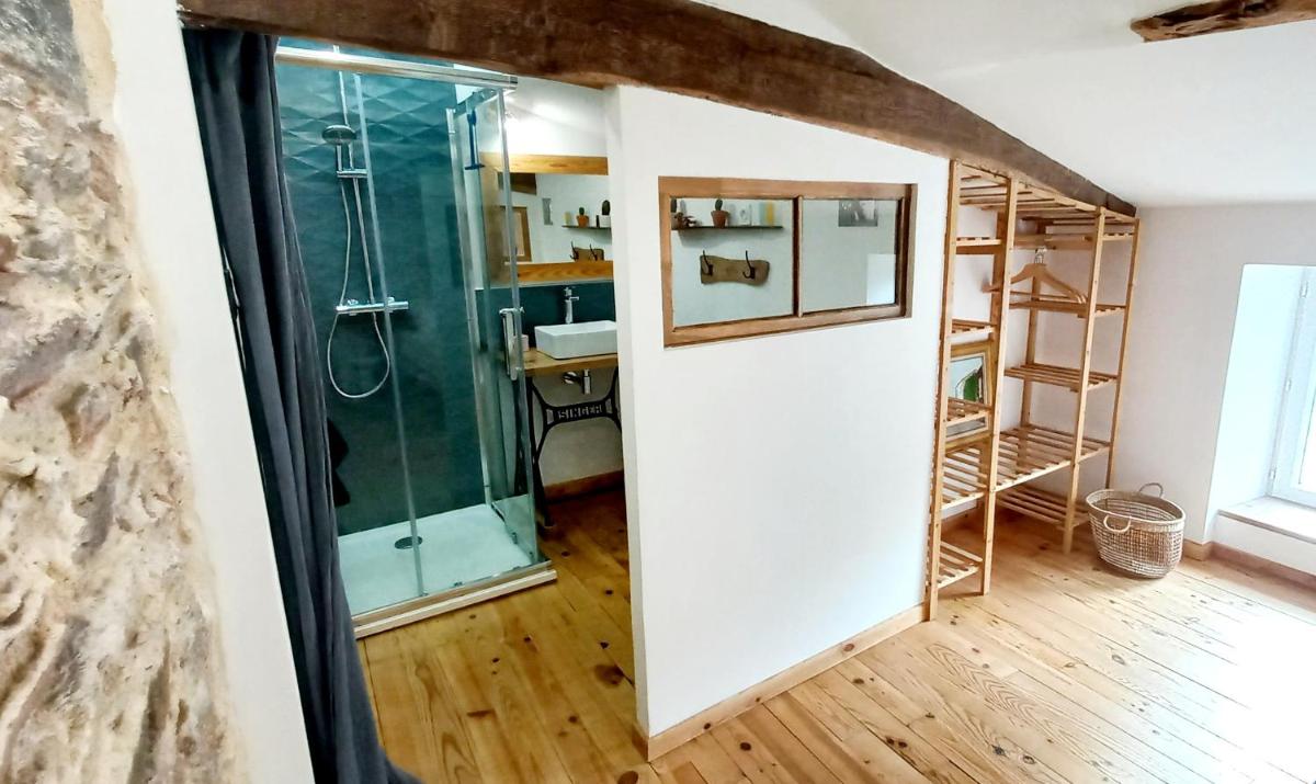 Le Gîte du Puy et son jardin au bord de l'eau - Housity