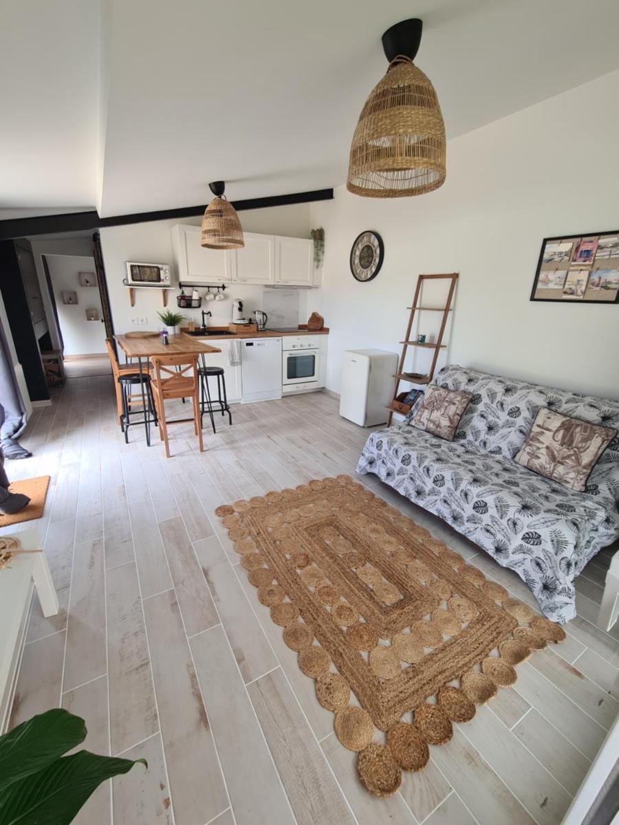Ty Grain de Sel : logement privatif avec piscine, jardin et patio - Housity