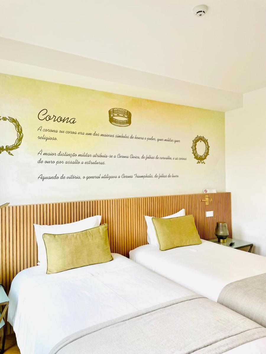 Uma cama ou camas num quarto em Castelo Hotel