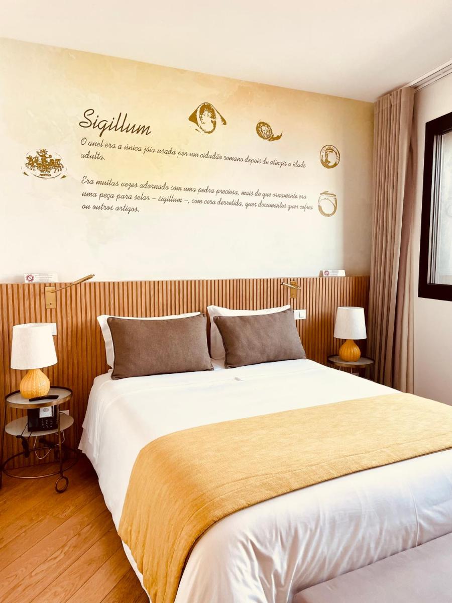 Uma cama ou camas num quarto em Castelo Hotel