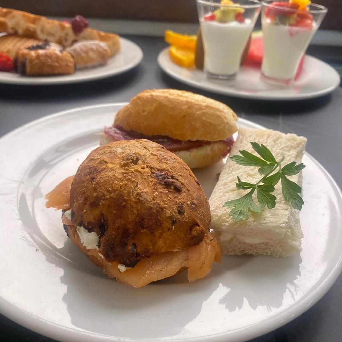 Comida en o cerca de este hotel